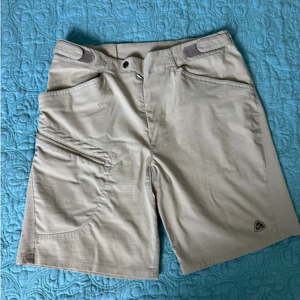 Nike ACG All Climate Gear Women's Khaki Shorts Medium